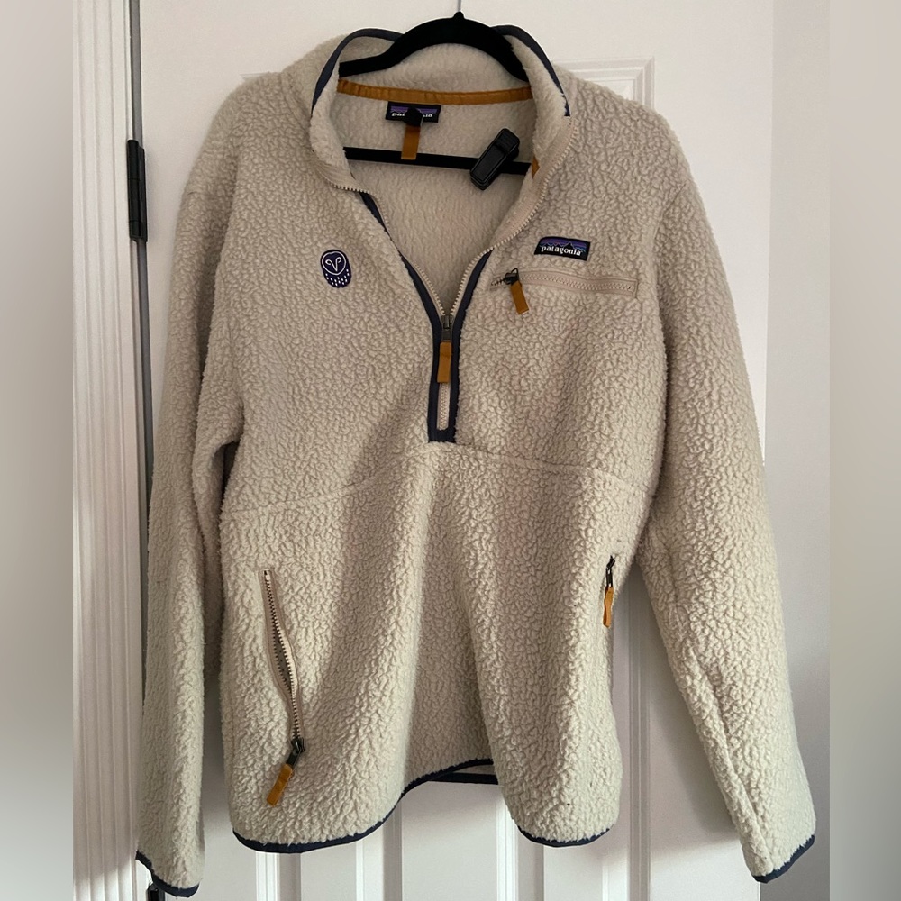 SOLD ✨ Patagonia Cream Fleece Half Zip Jacket